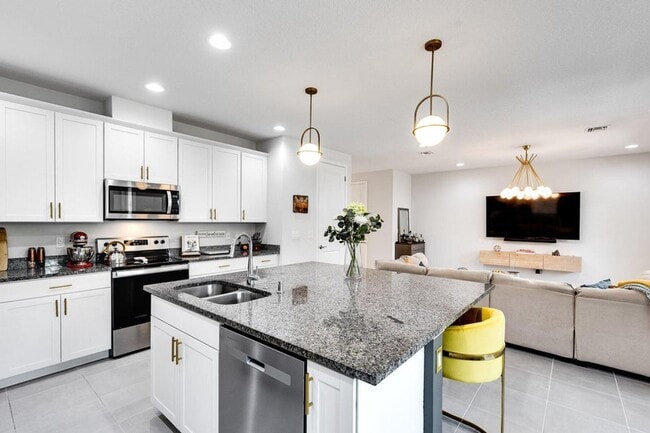 Photo - 16330 Oakview Dr