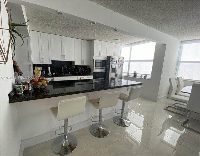 Building Photo - 1200 NE Miami Gardens Dr Unit 206W