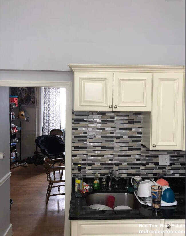 Photo - 686 Parker St Unit 2