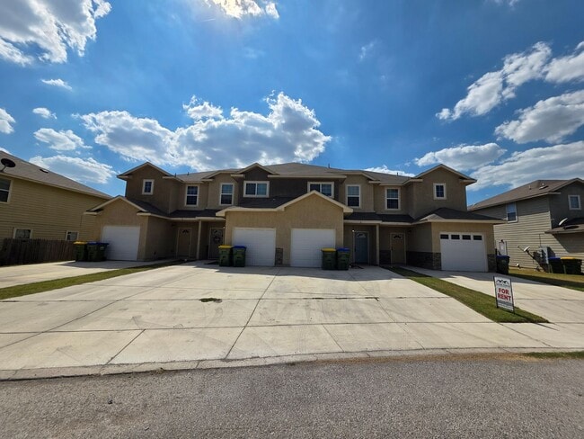 Building Photo - Town home for rent