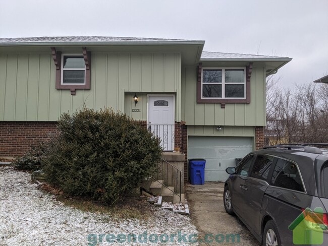 Building Photo - 12221 S Sycamore St