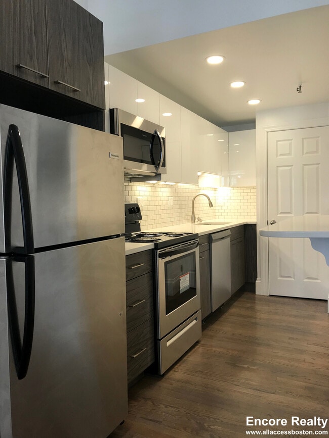 Photo - 531 Beacon St Unit 3