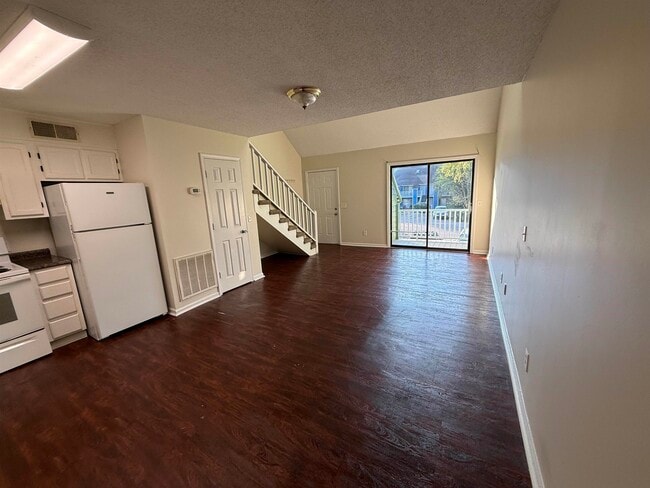 Photo - 411 Cambridge Cir