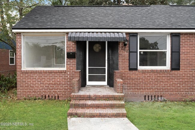 Photo - 366 W 67th St