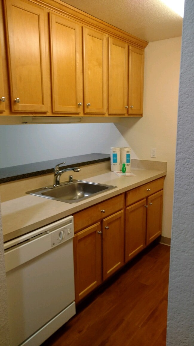 #103 Kitchen breakfast bar