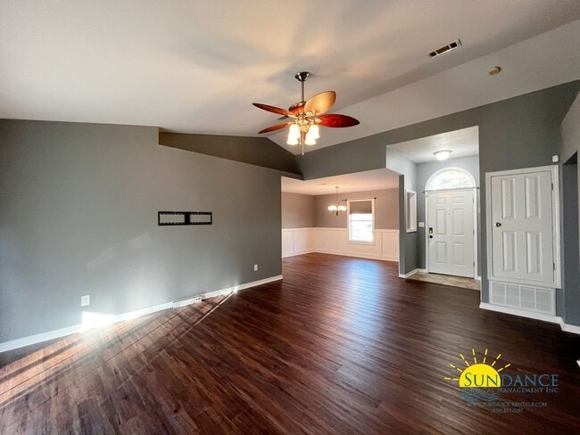 Elegant 3 Bedroom Home with Solar Panels! - Elegant 3 Bedroom Home with Solar Panels!
