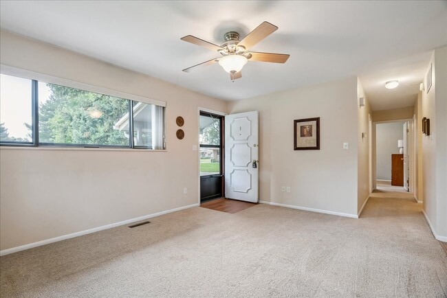 Photo - 1001 Strachan Dr