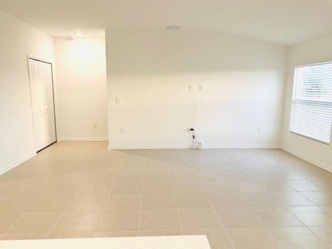 Photo - Home For Rent in Haines City with 4 Bedrooms and 2 Baths