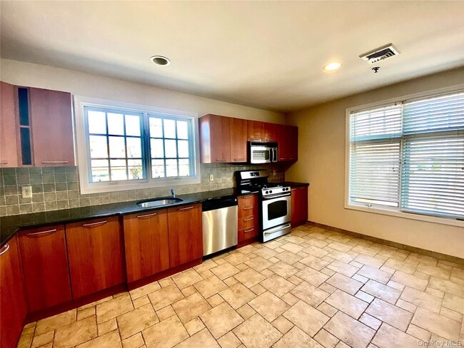 259 Glen Cove Ave Unit 255