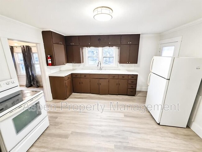 Photo - 1213 Doemland St