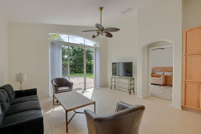 Photo - 1225 E Magnolia Cir