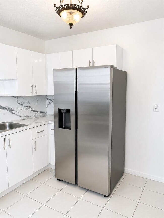 1230 W 54th St Unit 329A