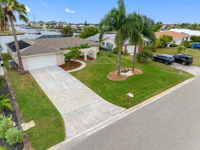 Photo - Sailboat-Ready Waterfront Home with Specta...