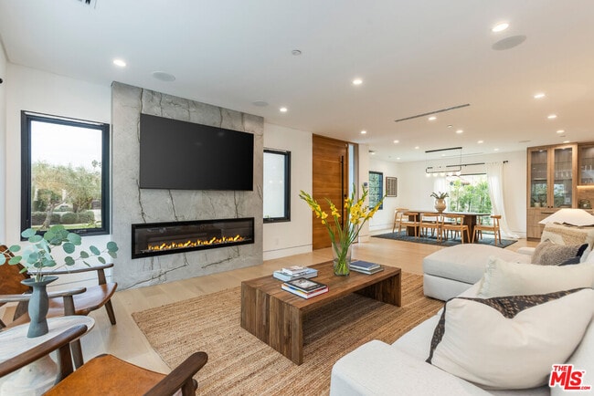 Building Photo - 1161 Stearns Dr