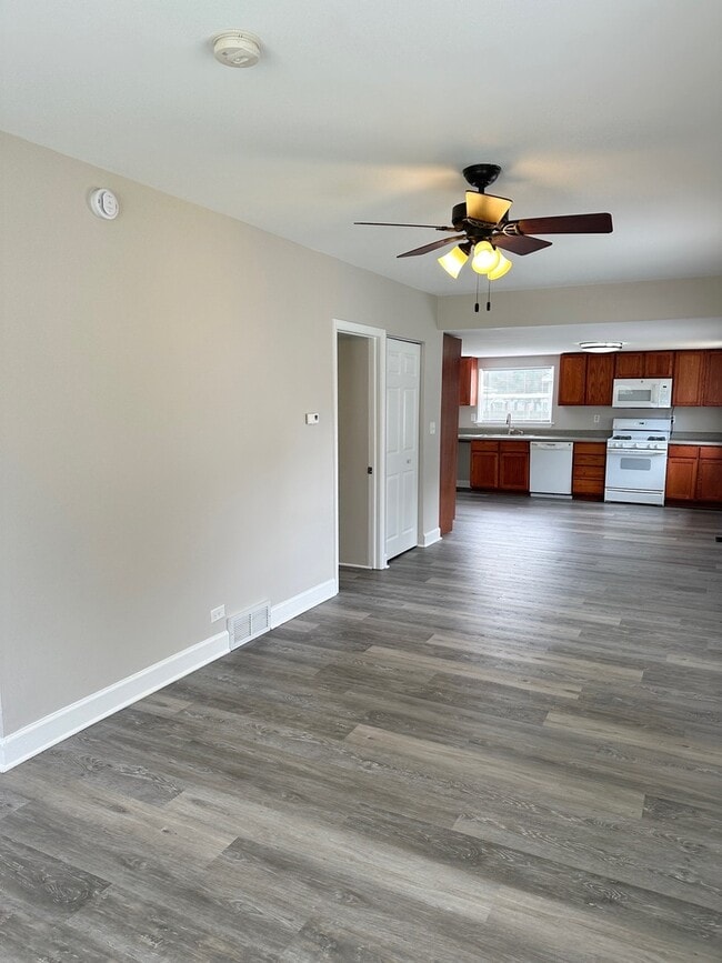7425 Cedar Dr