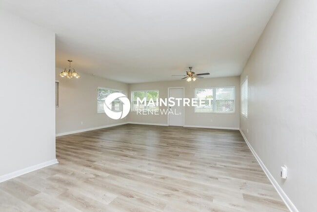 Photo - 3 Bedroom Pet-Friendly Home in ORLANDO, FL with Main Street Renewal
