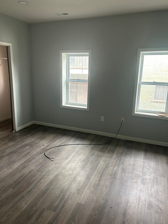 Photo - 1bd Apt e 185th/Lakeshore Blvd Section 8 Unidad 11