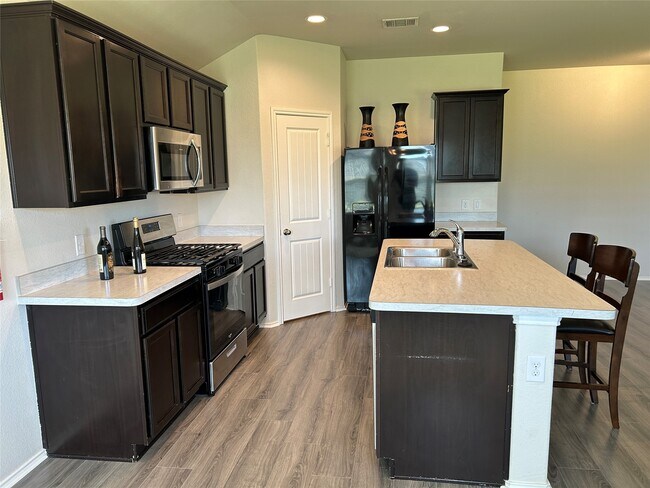 Building Photo - 3931 Barnacle Ct