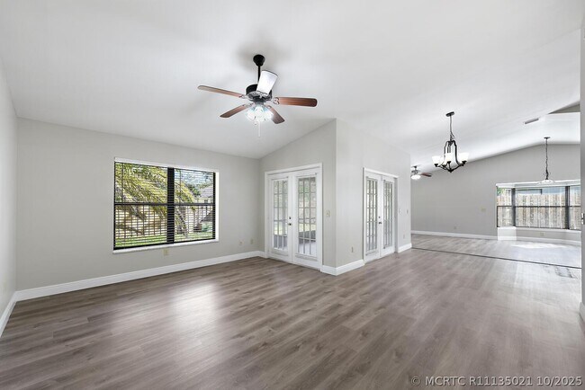 916 Daffodil Dr