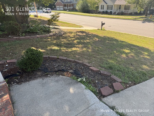 Photo - 301 Glencoe Dr