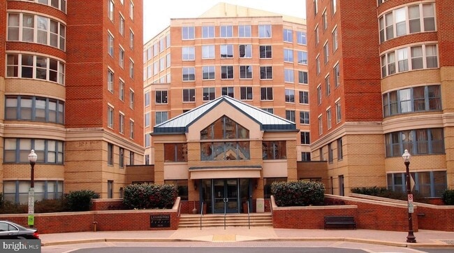 Building Photo - 3830 9th St N Unit 703W