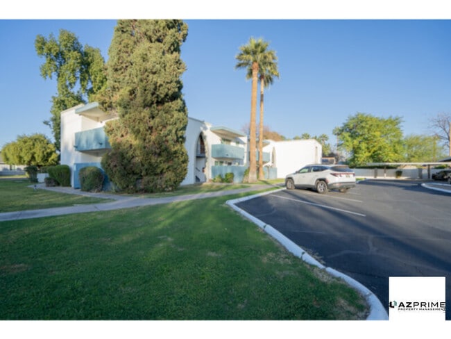 Building Photo - Discover this Lovely 1/1 Phoenix Condo!