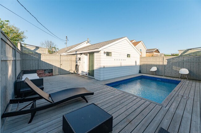 311 Wilmot Rd