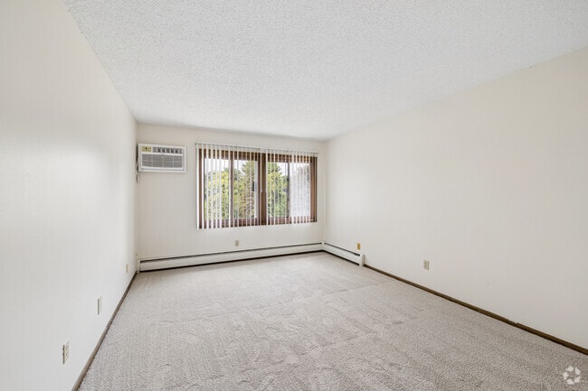 2BR, 2BA - 1,112SF - Primary Bedroom