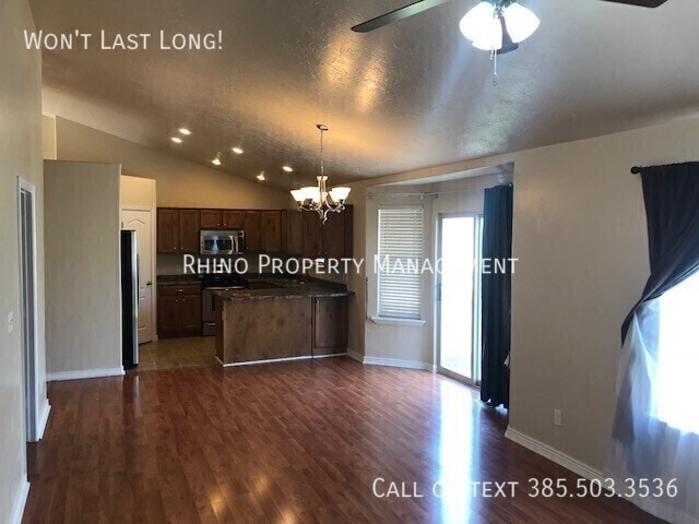 Photo - 1919 N Sego Lilly Dr