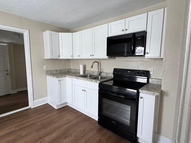 Photo - 207 W Mill St