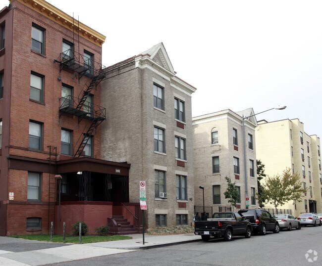 Photo - Claypoole Courts