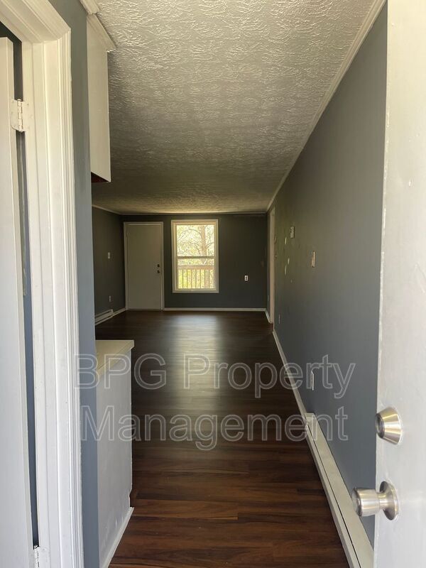 Photo - 123 Circle Dr