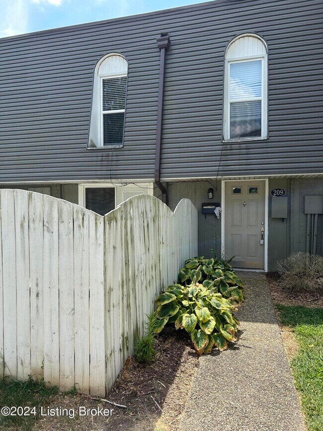 Photo - 209 La Fontenay Ct Apartment Unit 209