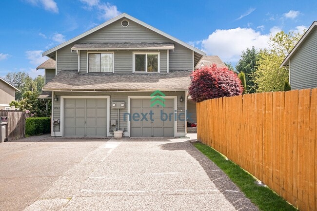 Building Photo - Welcome to this charming 2 bedroom, 2.5 bathroom townhouse in Bothell.