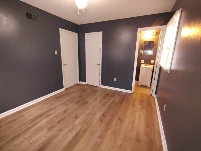 Photo - 587 Hillbrook Dr