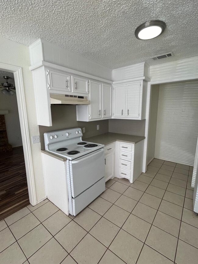 Photo - 9610 Elmwood Ave