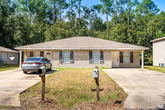 Building Photo - 4404-30th 1/2 St Rental
