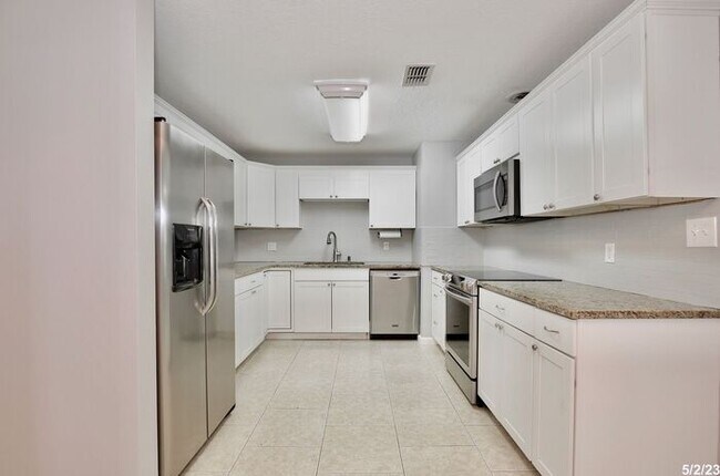 Photo - Lovely 3/2 Home with a Large Fenced Backya...