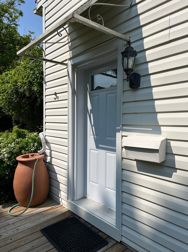 Private entrance - 5 Cleaveholm Dr