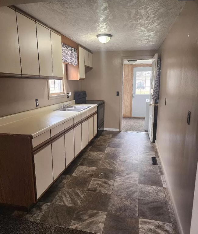 Building Photo - 15/17 6th St NE Unit 15 Rental