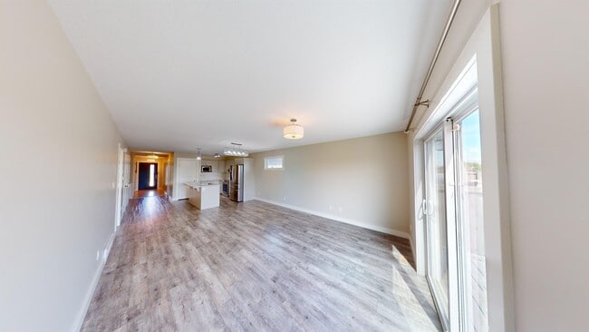 Photo - 12605-1102A 102A St