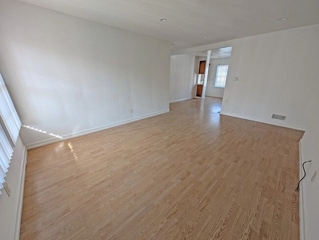 Photo - 1051 S Wooster St