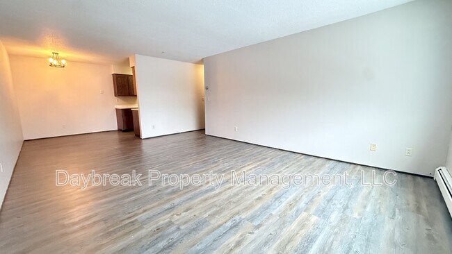 Photo - 3024-9 1/2 9 1/2 St N