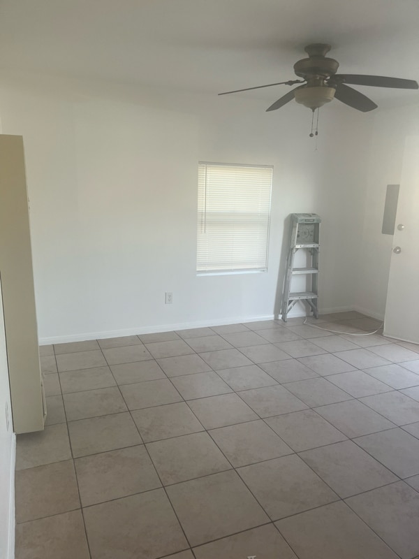 Building Photo - 102 W Hall Ave