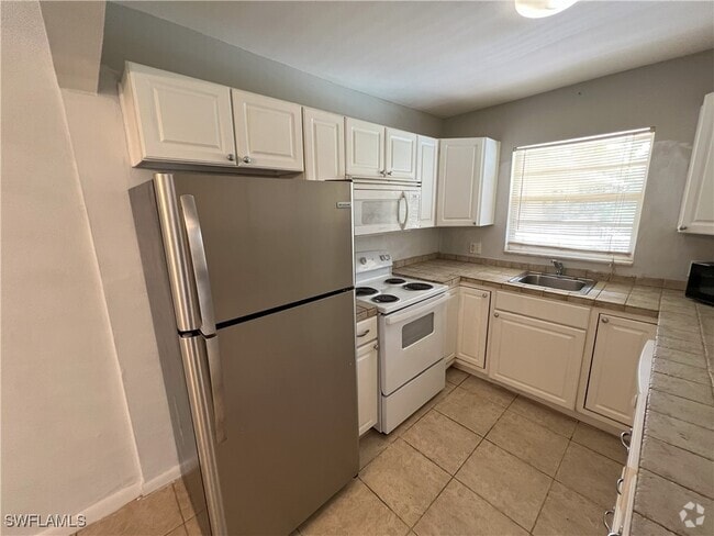 Building Photo - 4290 Gulfstream Dr Unit 16 Rental