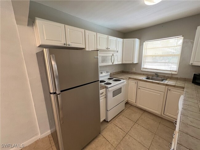 Building Photo - 4290 Gulfstream Dr Unit 16 Rental