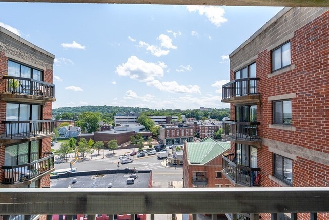 Photo - 15 N Beacon St Unidad 906