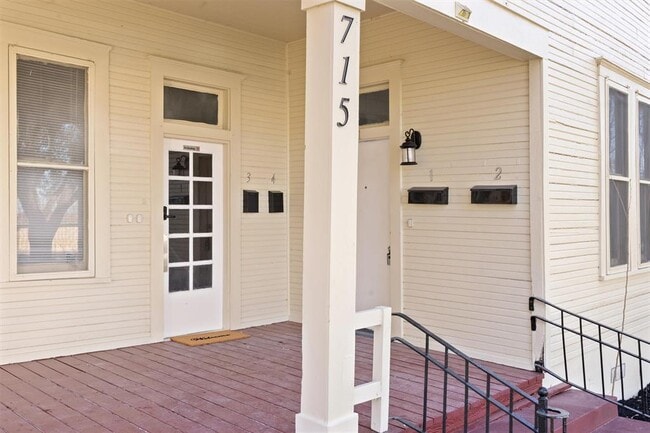 Photo - 715 Porter St
