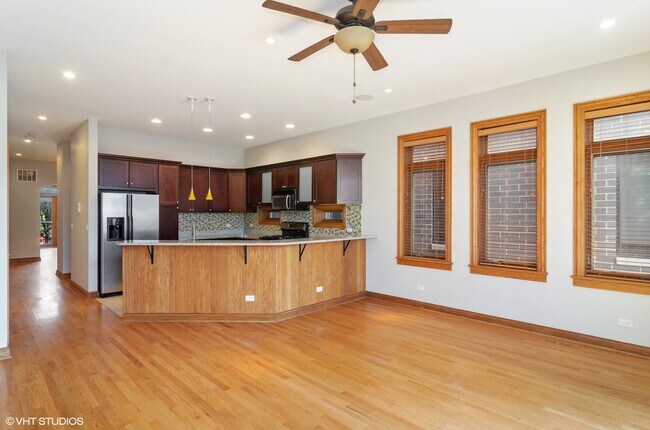 Photo - 2020 N Wood St Unit 1