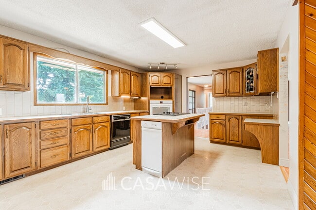 Photo - 160 Windermere Dr SW